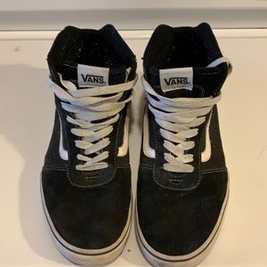 Men’s Sz 12 vans . Black and white
